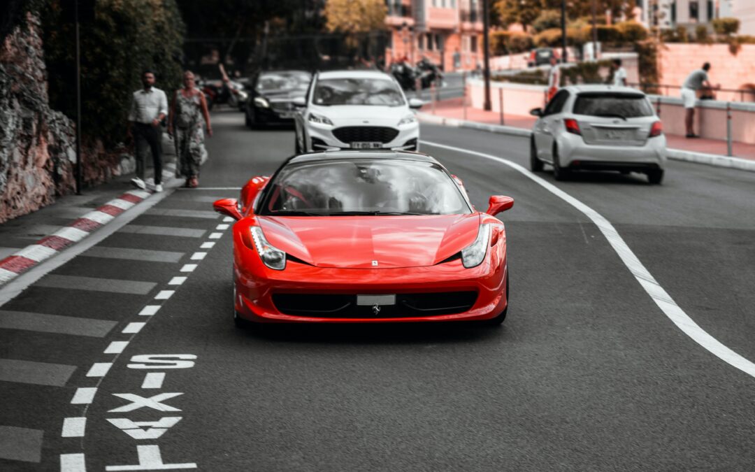 Top Marques Monaco: macchina Ferrari sulle strade di Monaco